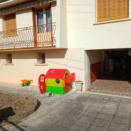 Дом отдыха Maison Confortable A Avec Jardin Cloture *