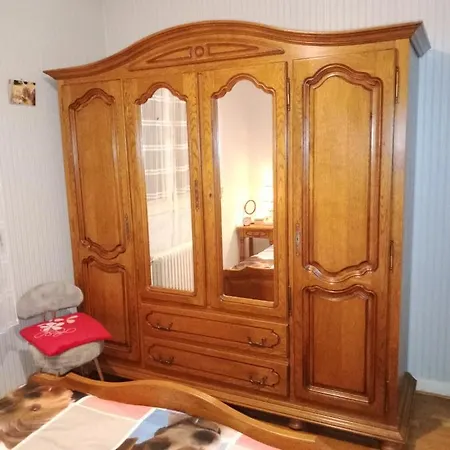 Дом отдыха Maison Confortable A Avec Jardin Cloture Монлюсон