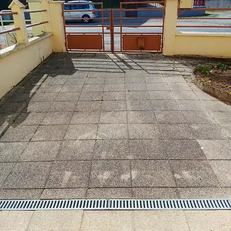 Дом отдыха Maison Confortable A Avec Jardin Cloture Монлюсон