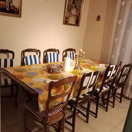 Дом отдыха Maison Confortable A Avec Jardin Cloture Монлюсон