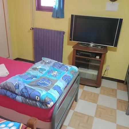 Дом отдыха Maison Confortable A Avec Jardin Cloture Монлюсон